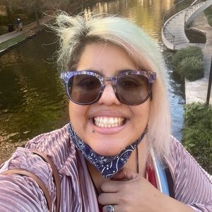 Meet your Posher, Eva